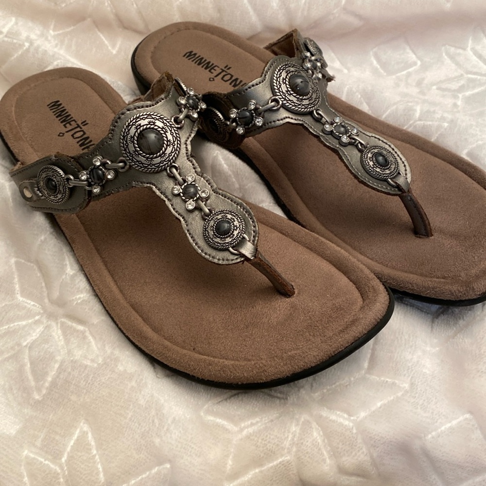 Minnetonka pewter color thong sandal. Size 7